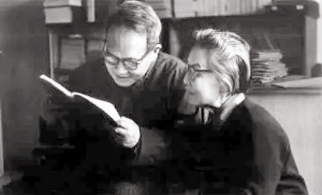 钟书$钱钟书女儿为父亲作了一幅画,杨绛欣赏完捧腹大笑,笑称太形象了