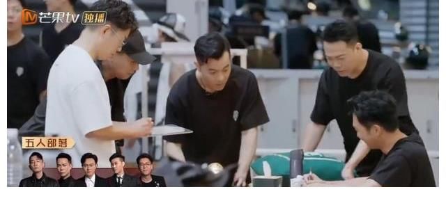 林志炫|《披荆斩棘的哥哥》陈小春喜剧人实锤，张晋套路林志炫，惨遭打脸