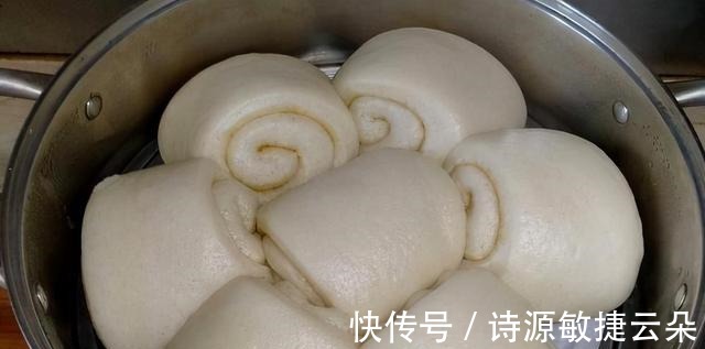 发面时,最忌直接加酵母!再加这2样,半小时发满盆!香软蓬松!