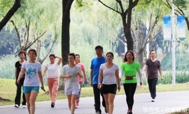惊喜|每天快走一小时的人，会慢慢收到3大“惊喜”，可惜很少人达标