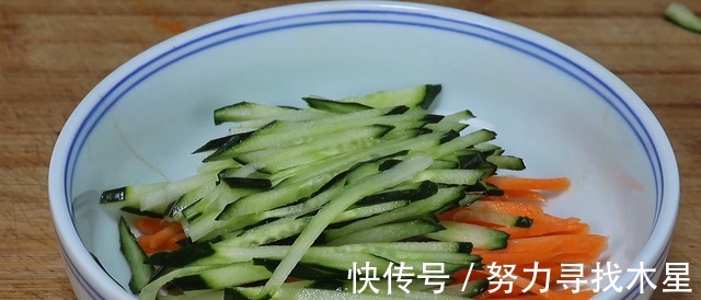 辣椒面|这菜再贵也要吃一次，钙是牛奶好几倍，碗拿开的时候，香味扑鼻！