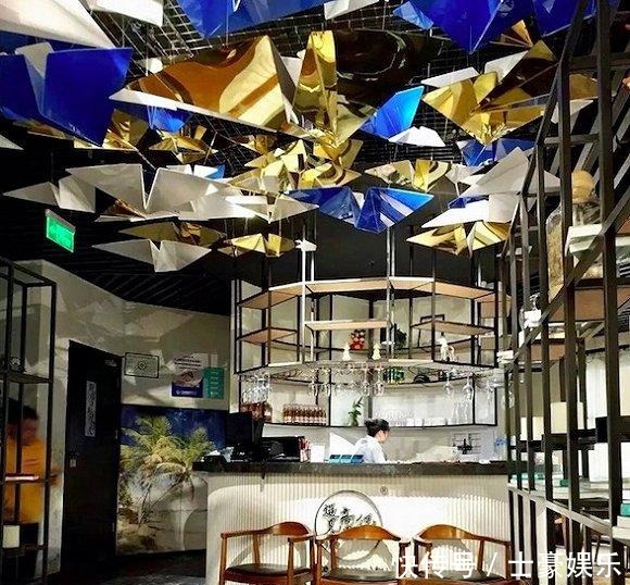 陈赫火锅店翻车!食客视频爆料吃出三条蠕动的虫,明星开店问题多