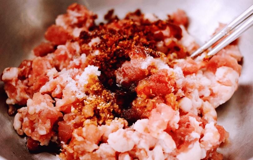 调饺子馅，生油好还是熟油好？很多人错，难怪饺子不香不油，还腥