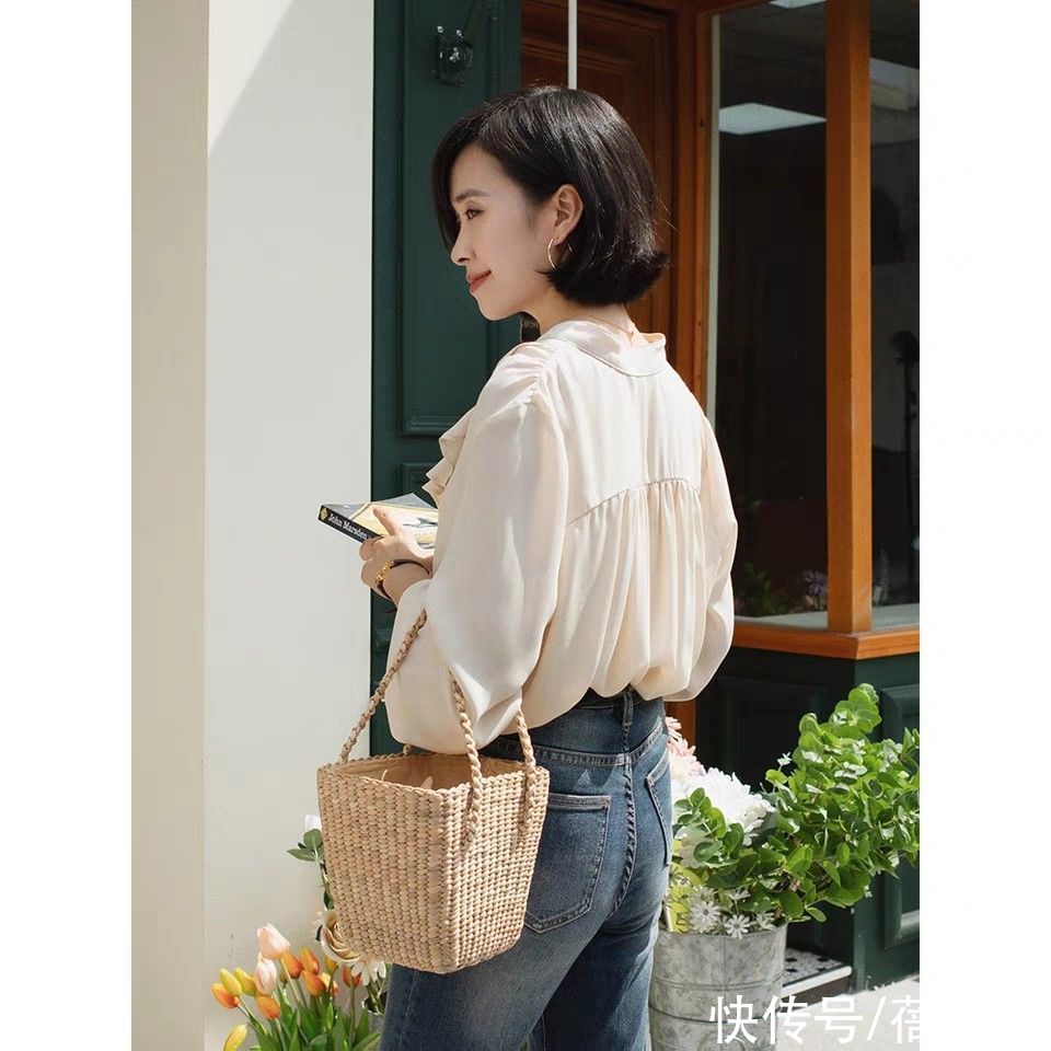 白色衬衫|女人一定要学会穿“衬衫”！早秋11套简约搭配look，减龄又气质