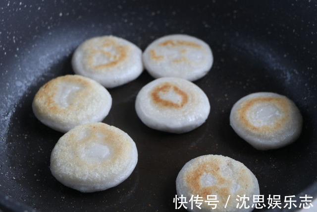 一款甜糯无比的滋粑,半个芋头1碗糯米粉,比汤圆都好吃