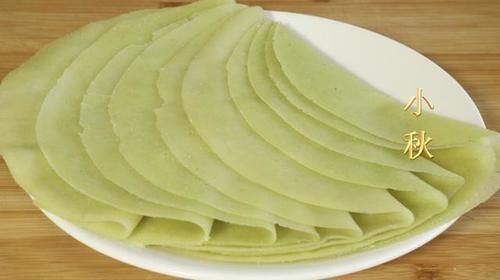 春饼试试这样做，能蒸能烙，轻薄如纸，一锅15张不是问题