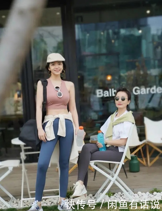 时髦|三木妈妈老得时髦,简约穿搭却有“高级感”,60岁女人该有的样子