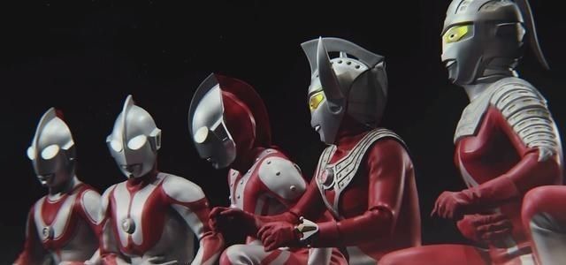 白贝嘴炮真强,嘲讽佐菲,和老托内讧,赛罗被加强,小金人留彩蛋