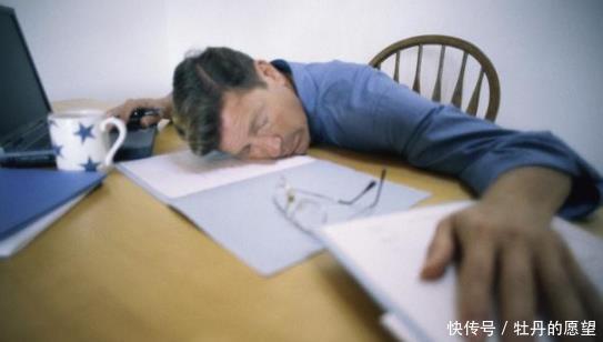 入睡|一个人睡觉最佳时间是什么时候这个点入睡,器官或许会更健康