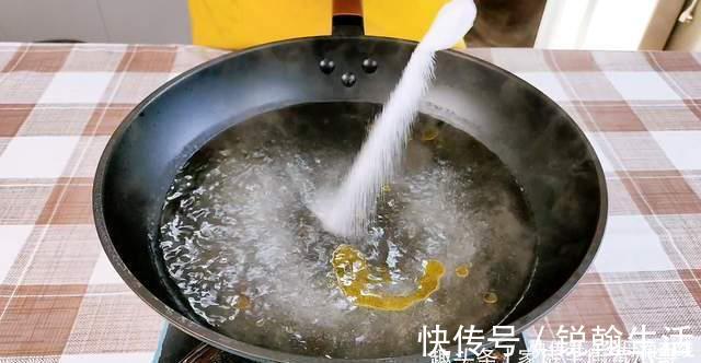 冬天这样吃菠菜,比红烧肉还下饭,加上两个鸡蛋,10分钟就上桌