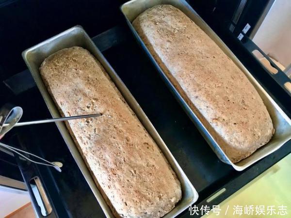 这才是真正的黑面包,超多的杂粮坚果,无黄油不揉膜,又香又顶饿