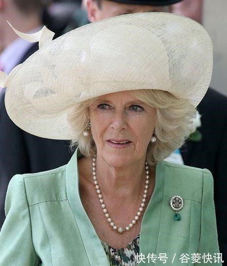 珍珠项链&玛格丽特对此五股项链情有独钟,四次出现在生日肖像中,厉害了!