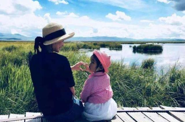 女儿|母亲怒斥女儿啃老10余年,女儿你折断了我的翅膀,却还要我飞翔