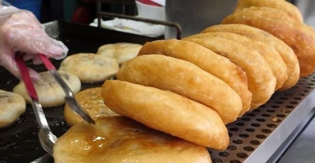 “糯米粉”别只知道做汤圆，大婶把它这样做，一天两桶不够卖！