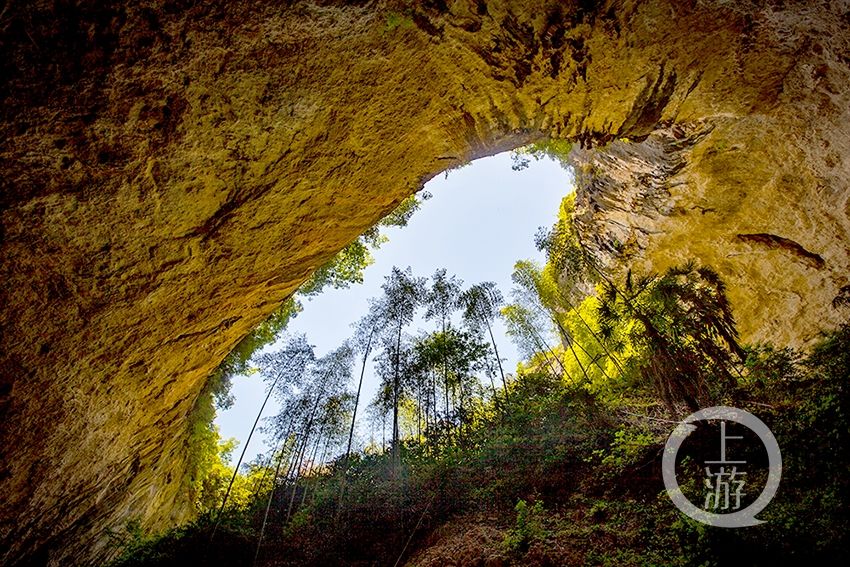 来一场“地心之旅” 小三峡天坑探秘