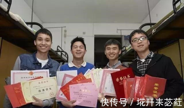 父母|什么的家庭能养出学霸研究结果表明,和家长想的恰好相反