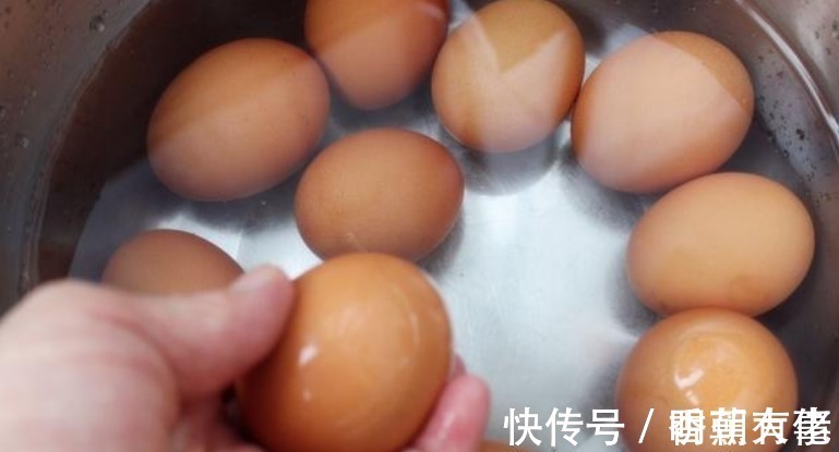 胃癌|一天一个鸡蛋,26岁快递员患上胃癌,医生:这种“鸡蛋”怎能常吃