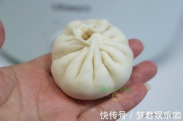 大白菜|教你做生煎包,皮薄不破也不焦,包底金黄酥脆,肉嫩鲜香多汁