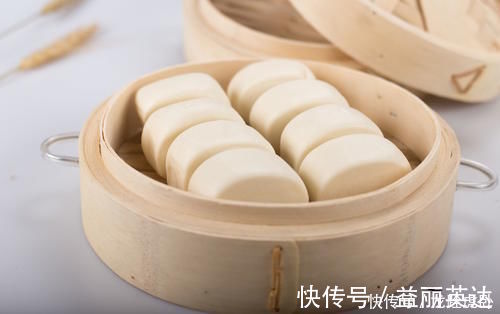 香甜|在家蒸馒头，不用牛奶和水，不加酵母，蒸好后又大又软，味道香甜