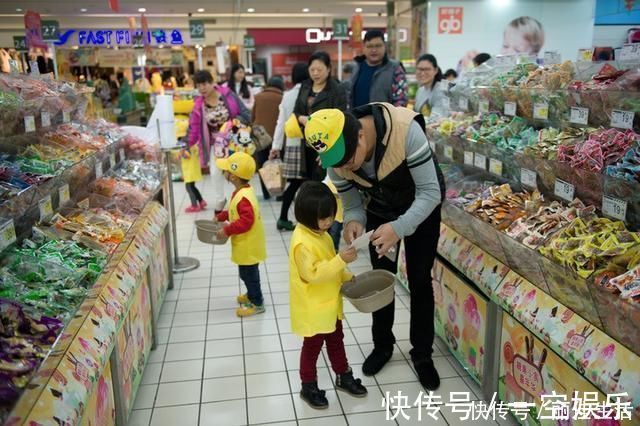 糖果|“你家娃偷拿东西,请接受搜身”,妈妈一句话,工作人员立马放行