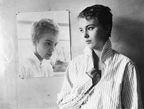 气质|今春“奶奶发型”火了!显气质、显脸小,时髦的女生一定要剪它