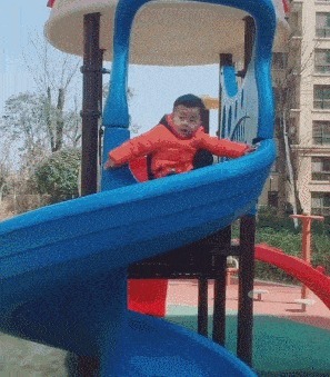 |搞笑GIF趣图:你刚下来的时候经历了什么,怎么这么顽皮呢!