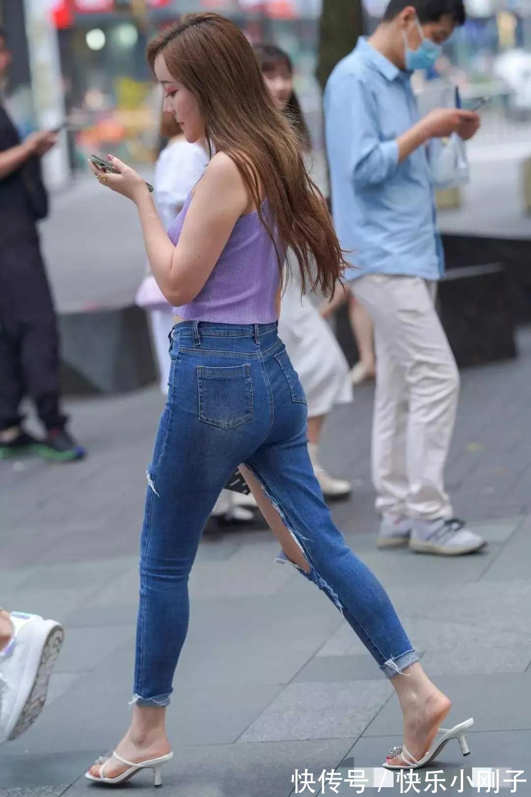 牛仔裤 颜值和身材都一般的女生,只是因为穿了一条牛仔裤,就变得很惹眼