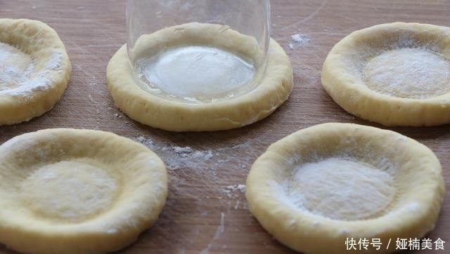 玉米粒|面粉简单新吃法，用杯子一压，早餐好吃又营养，比包子馒头油条强