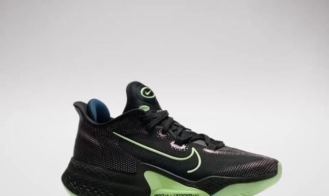 跑鞋 库里8与跑鞋共底的设计,究竟是创新还是失误?