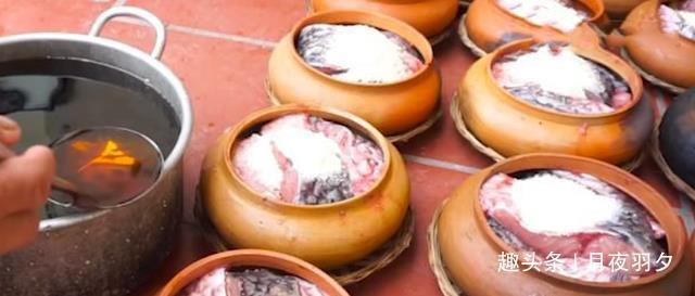 大爷|大爷推车卖“罐罐肉”,30元一罐,路人抢着要,邻摊人傻钱多