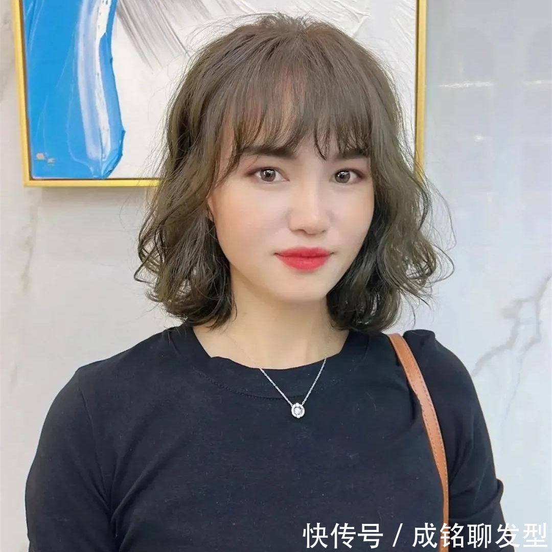 脸型|女人过了50岁尽量别留短卷发,推荐9款港风卷发,时髦大气又减龄
