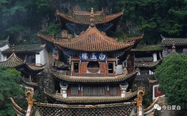 老尹|这座“嵌”在悬崖峭壁上的寺庙，风景如画，令人沉醉