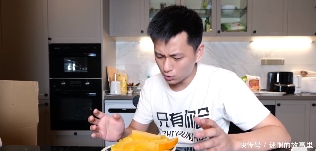 喂猪|敬汉卿挑战300斤南瓜王，自嘲是在吃猪食 ，发布不到一小时播放量上10W