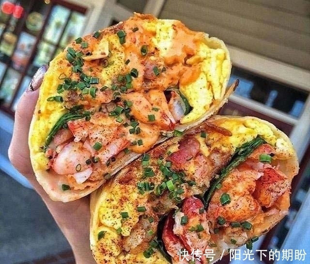 煎饼果子|看到外国人吃煎饼果子,我的口水就止不住了,比我吃的好啊!