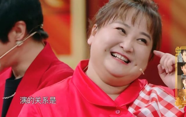 宋亚轩|以为17岁的宋亚轩脸最嫩，可同框贾玲后，才懂“蛋白脸”的优势