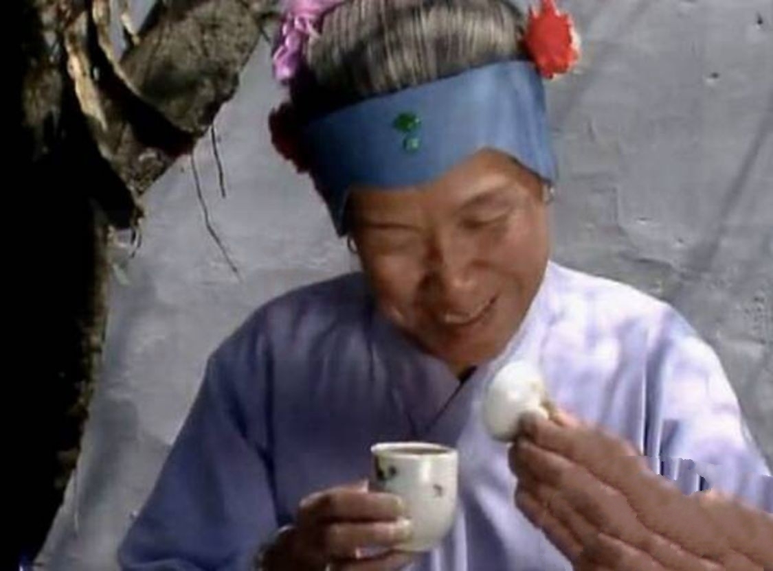 银子@《红楼梦》刘姥姥2次到贾府打秋风共得多少银两?可能有近千两