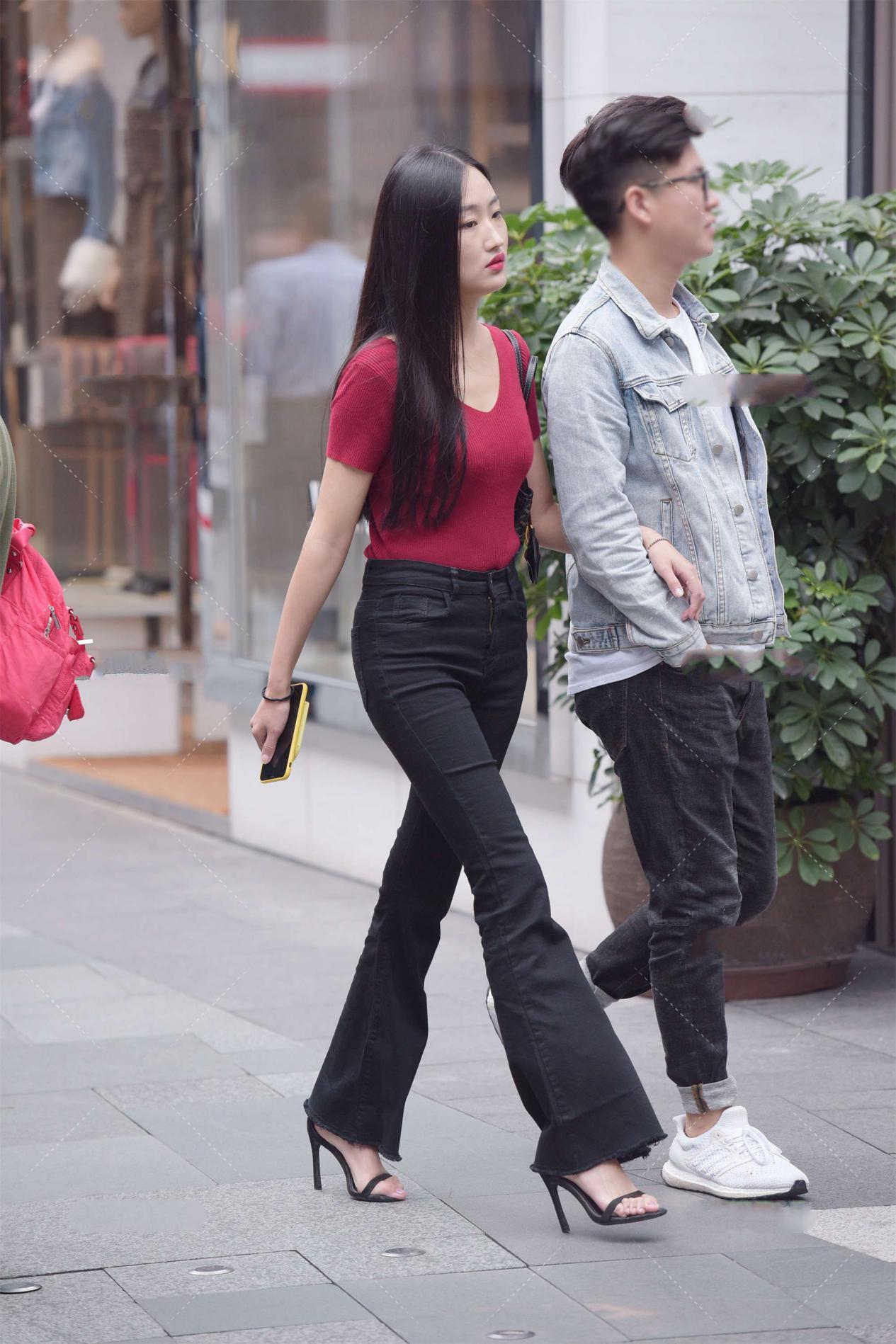 红色|当“高调红”遇上“低调黑”, 时髦感十足