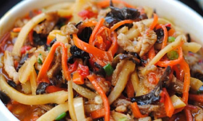 鱼香肉丝的家常做法，色香味俱全，营养丰富，开胃下饭益智健脑！