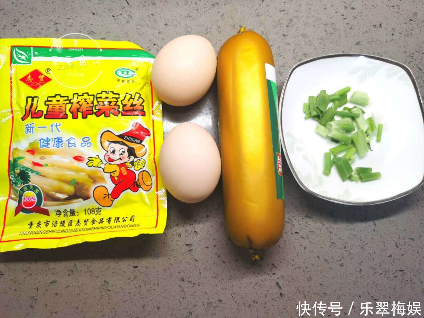 榨菜|儿子最爱吃这早餐，不用揉面，搅一搅就能煎，柔软嫩滑，超好吃！