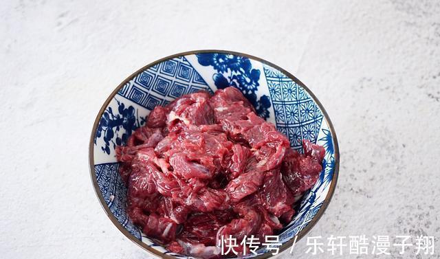 杏鲍菇炒牛肉|牛肉不要再煎着吃啦,牛肉和它一起炒,清脆爽滑、醇厚多汁