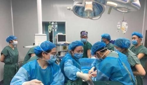 医生们|婆婆陪儿媳产检被医生支开,随后医生问了一个问题,孕妈尴尬不已