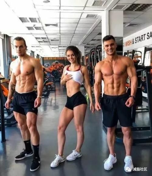 大鱼大肉|国外博主挑战“14天只吃鸡胸肉”，半个月后看到身材变化我傻眼了……