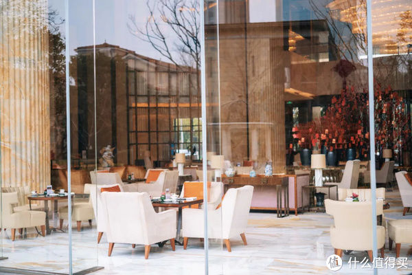 玫瑰|旅行其实很简单 篇九百八十七：入住送粉色玫瑰，整家酒店都是Pink！Pink！Pink！