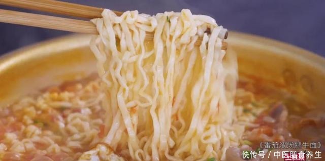 90%的人不知道，面条加点它，好吃到连锅端