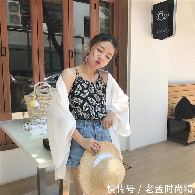 针织无袖 现在女孩真会穿,吊带都能穿出来,不过不得不说真好看