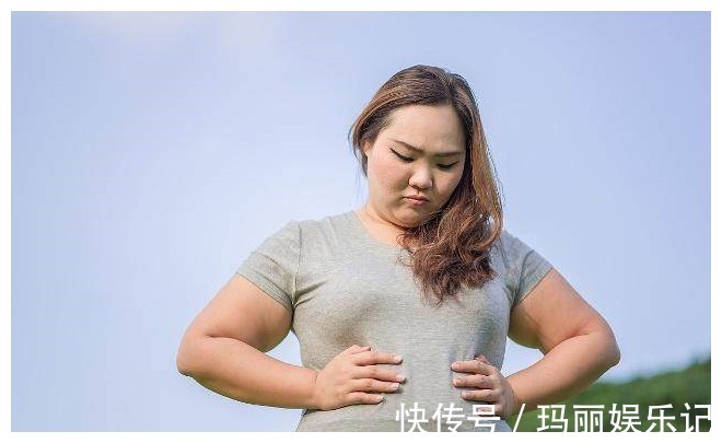 减肥|不论男女,睡前拍打2个地方,大肚腩可能离你“远远的”,试试吧