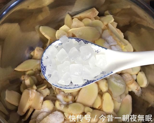 辛辣|夏天用醋把姜泡起来,酸甜不辛辣,每天早晨吃点,想不到这么厉害