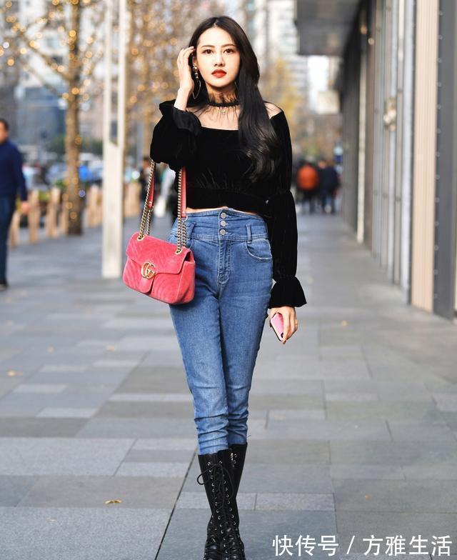 美女|美女的穿搭非常简单,却非常显身材,显气质