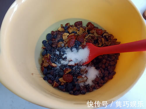 糯米粉|最近迷上1个新早餐，滚一滚，蒸一蒸，软糯香甜又简单，我吃了6个
