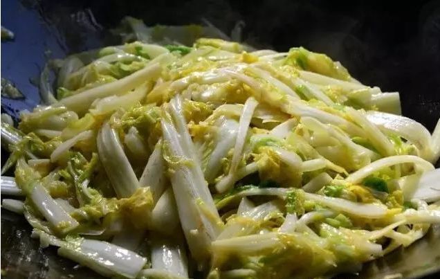 炒白菜时,多加这一步再下锅炒,不出水,比饭店炒出来还好吃